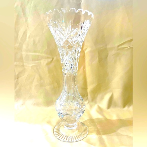 Vintage Crystal Saw Tooth Foot Bud Vase Excellent condition - Picture 1 of 4